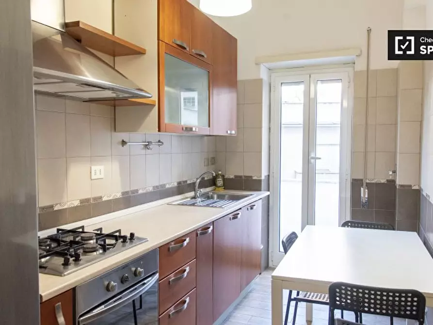 Immagine 5 di Camera condivisa in affitto  in Via Oderisi da Gubbio a Roma