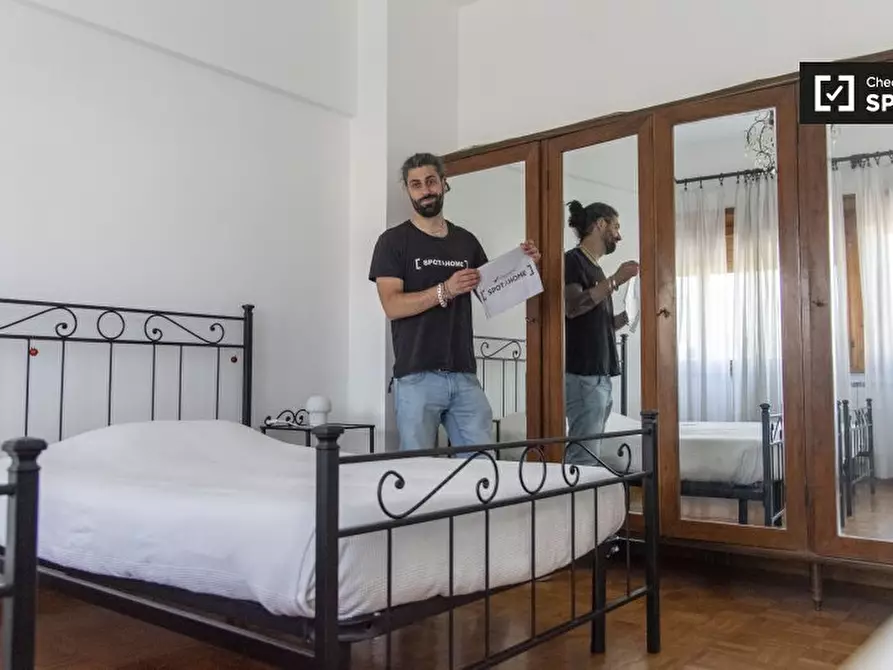 Immagine 18 di Camera condivisa in affitto  in Via Salvatore di Giacomo a Roma