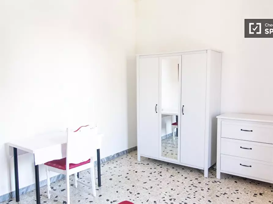 Immagine 4 di Camera condivisa in affitto  in Via della Massimilla a Roma