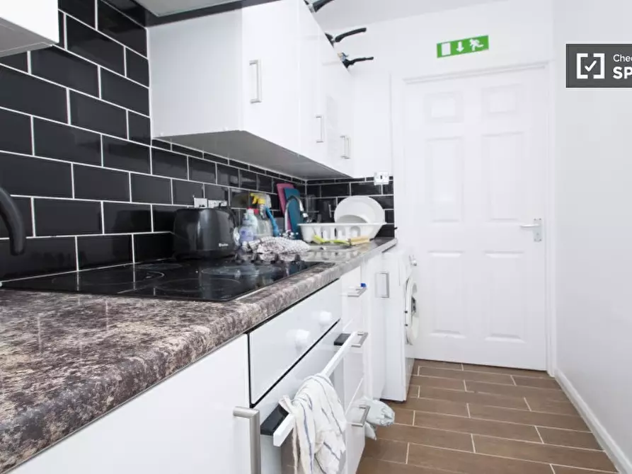 Immagine 7 di Camera condivisa in affitto  in Tunworth Crescent a Wandsworth