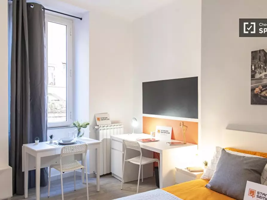 Immagine 3 di Camera condivisa in affitto  in Via in Selci a Roma