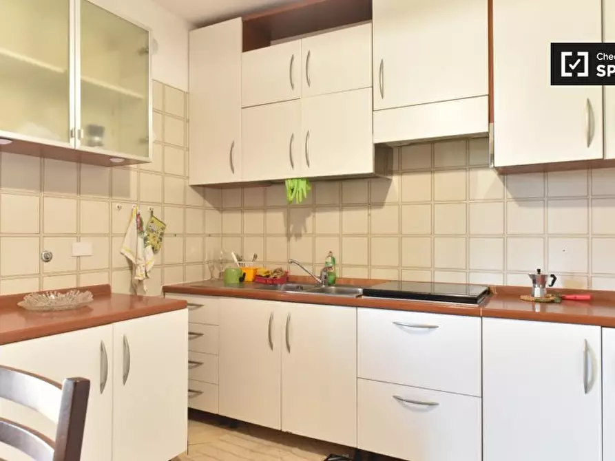 Immagine 4 di Camera condivisa in affitto  in Via Tullio Garbari, 00125 Roma RM, Italy a Roma