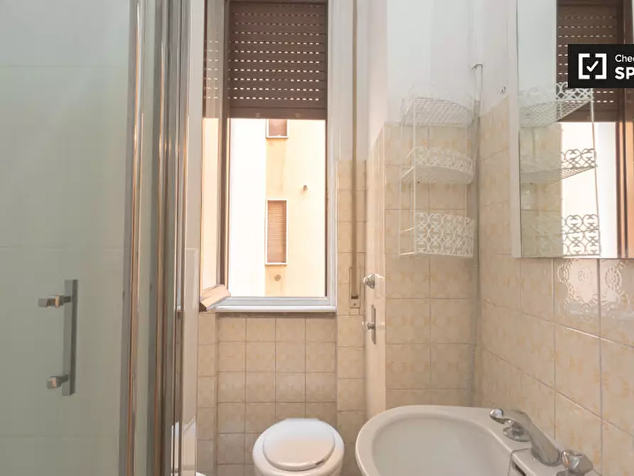 Immagine 13 di Camera condivisa in affitto  in Via Salasco a Milano