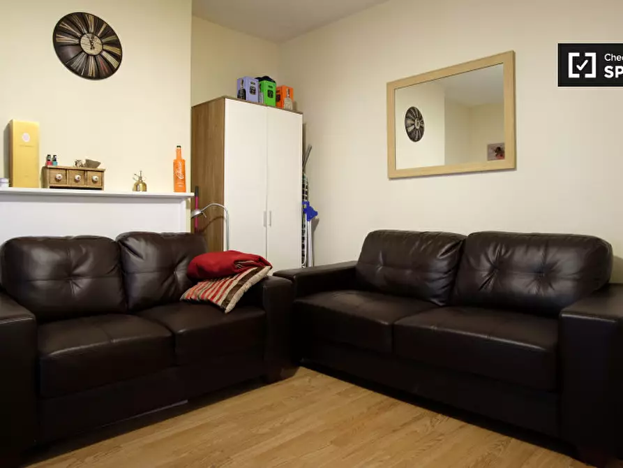 Immagine 6 di Camera condivisa in affitto  in Gill Street a Poplar