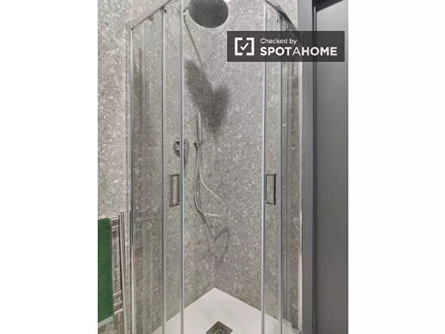 Immagine 15 di Camera condivisa in affitto  in Corso Italia a Milano