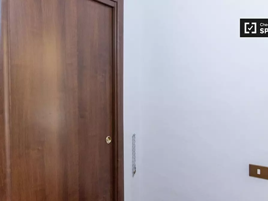 Immagine 17 di Camera condivisa in affitto  in Via Sinuessa a Roma