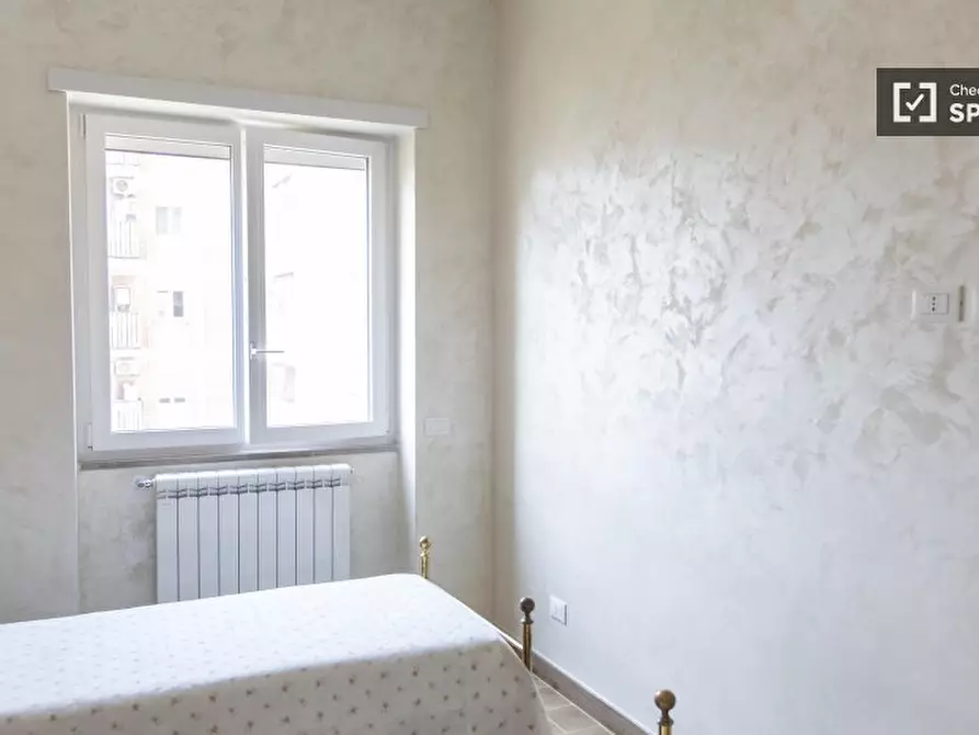 Immagine 2 di Camera condivisa in affitto  in Via Barbiellini Amidei Bernardo a Roma