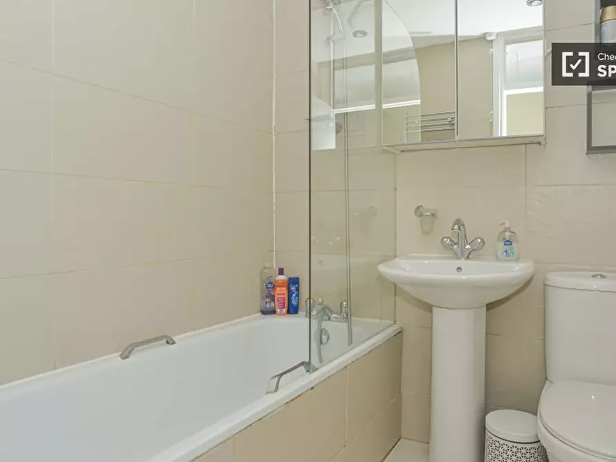 Immagine 15 di Appartamento in affitto  in C St Julian's Rd a Camden Town