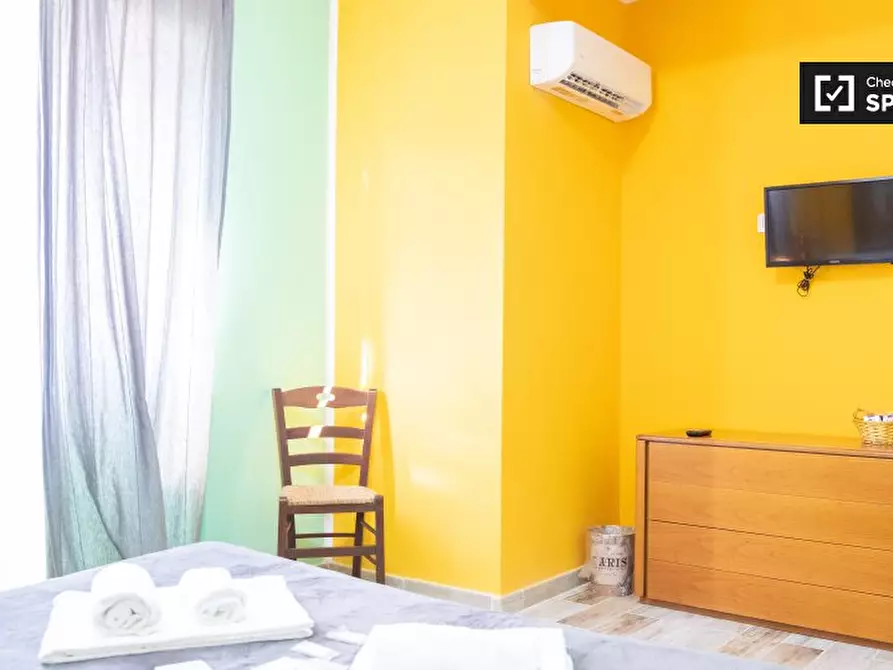 Immagine 4 di Camera condivisa in affitto  in Via Venzone a Roma