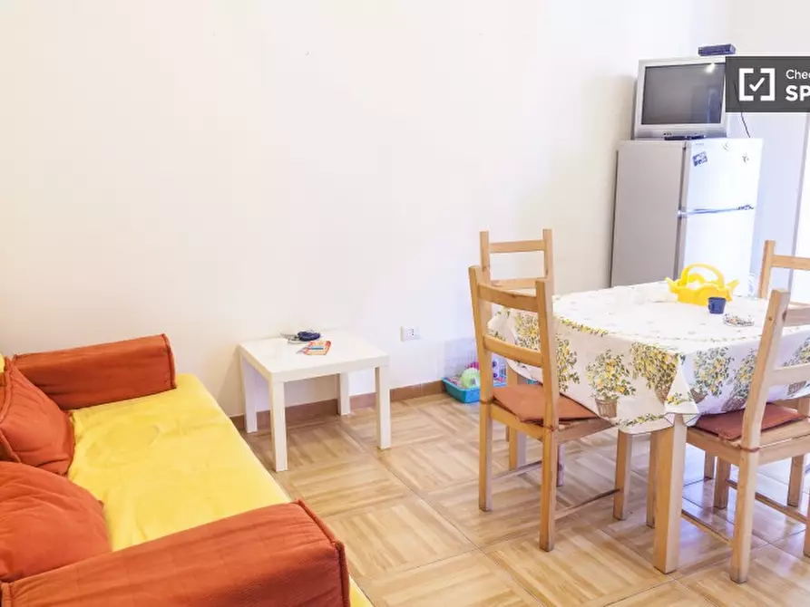 Immagine 4 di Camera condivisa in affitto  in Via di acqua bullicante a Roma