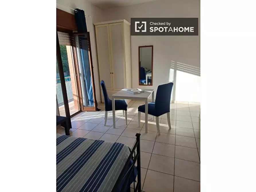 Immagine 11 di Camera condivisa in affitto  in Via Fraconalto a Roma