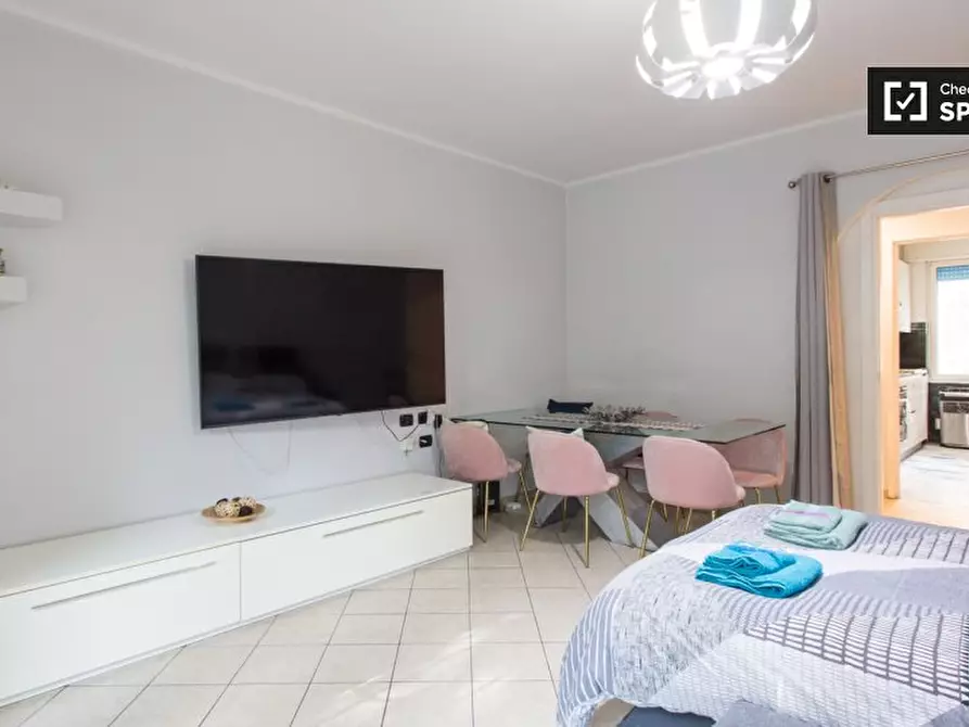 Immagine 5 di Camera condivisa in affitto  in Via Salemi a Milano