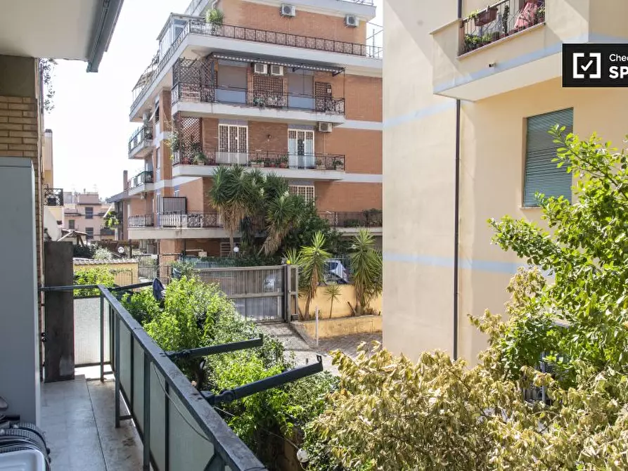 Immagine 17 di Camera condivisa in affitto  in Via di Torrevecchia a Roma