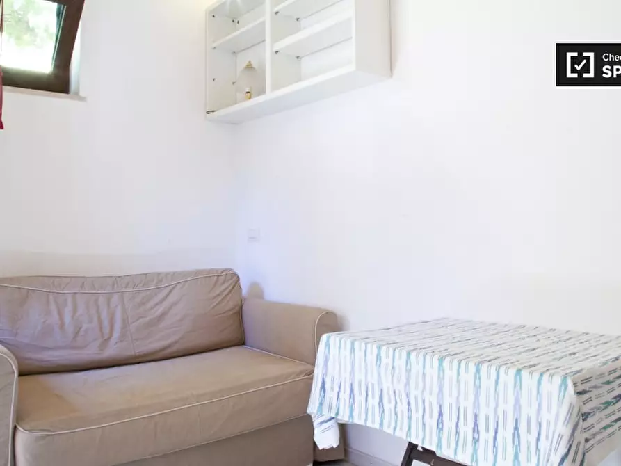 Immagine 4 di Camera condivisa in affitto  in Via dei Bonacolsi a Roma