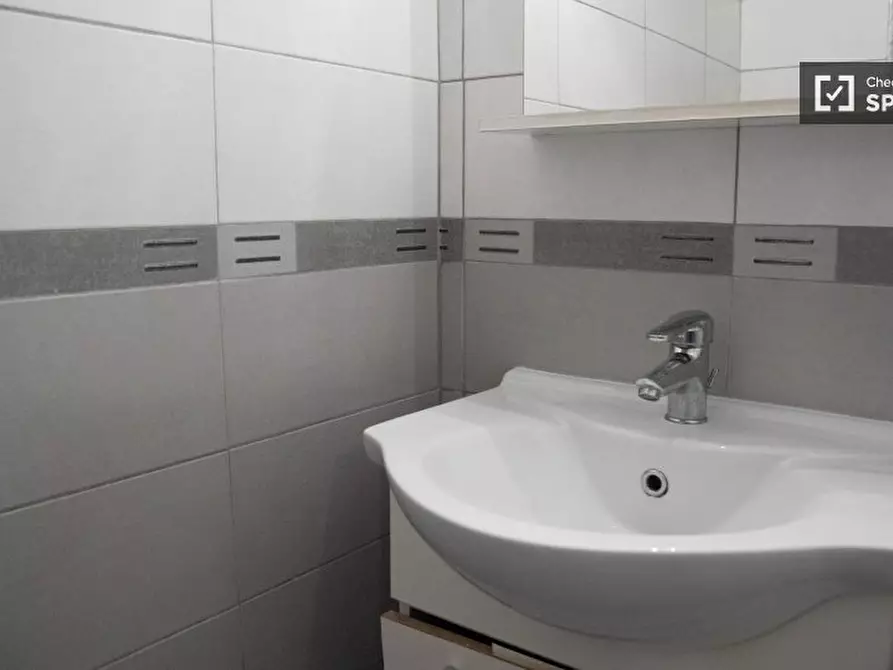 Immagine 9 di Camera condivisa in affitto  in Via Nino Oxilia a Roma