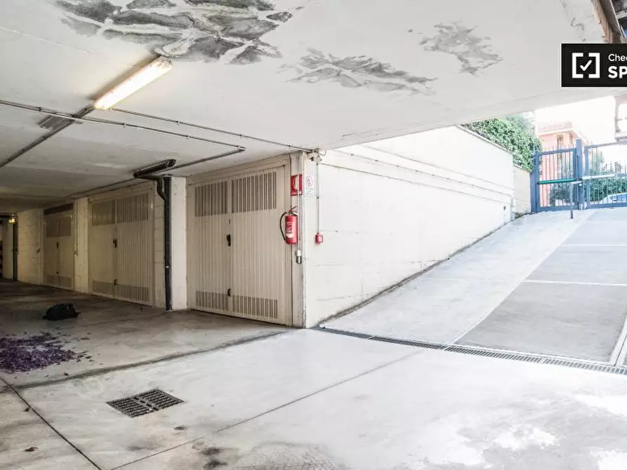 Immagine 18 di Camera condivisa in affitto  in Via Achille Capizzano a Roma