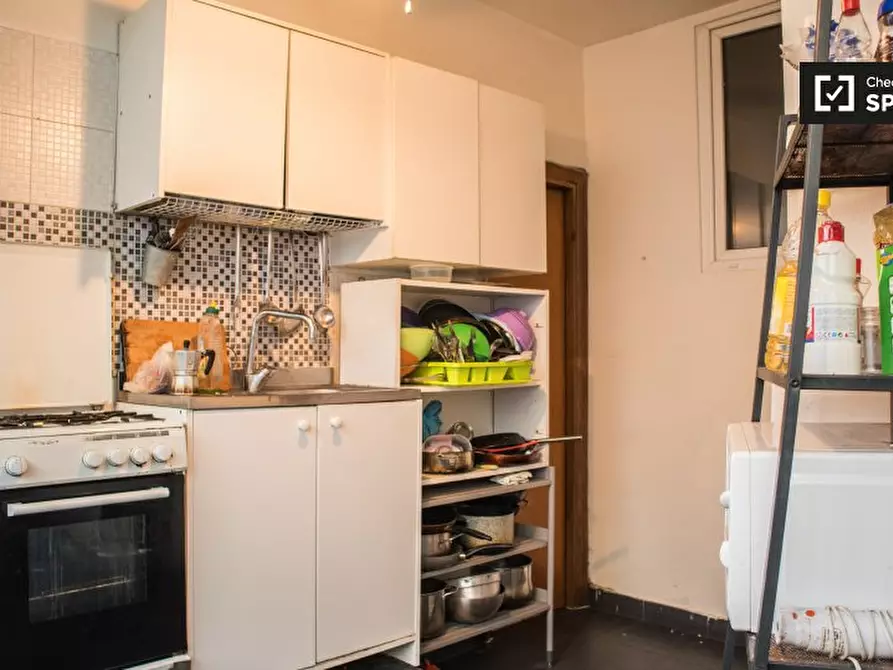 Immagine 11 di Camera condivisa in affitto  in Via dei Savorelli, 00165 Roma RM, Italy a Roma