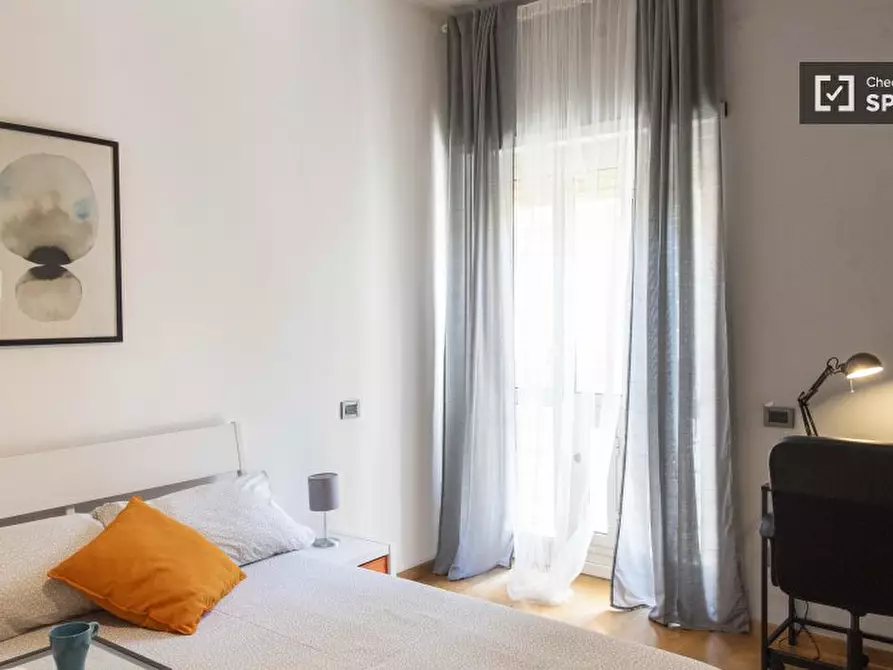 Immagine 2 di Camera condivisa in affitto  in Via Corrado Segre a Roma