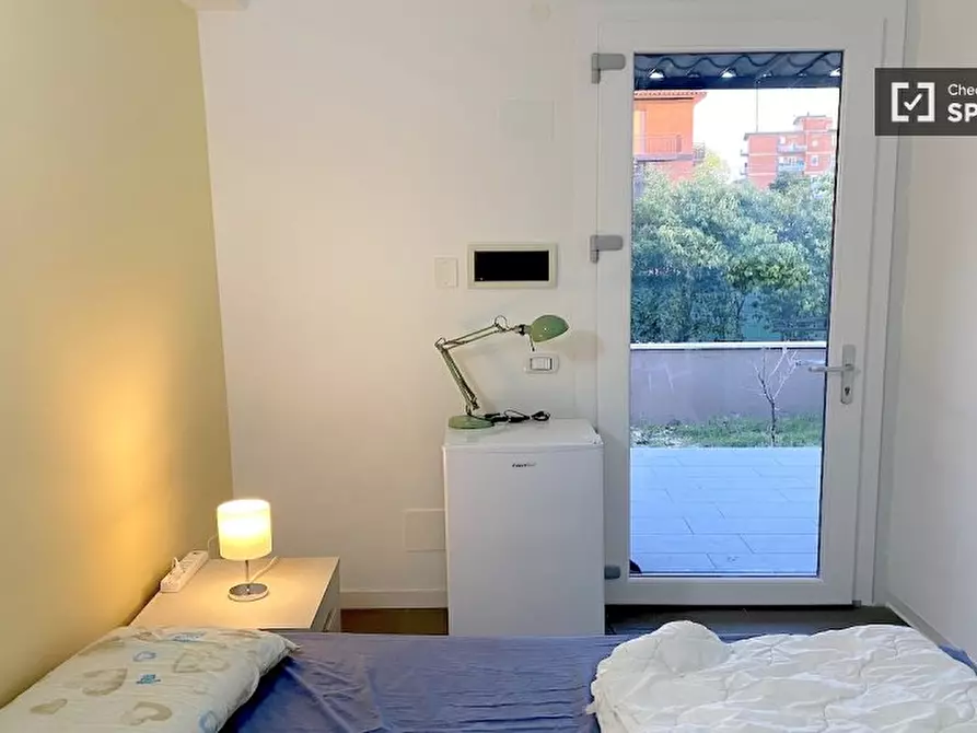 Immagine 1 di Camera condivisa in affitto  in Via di Carcaricola a Roma