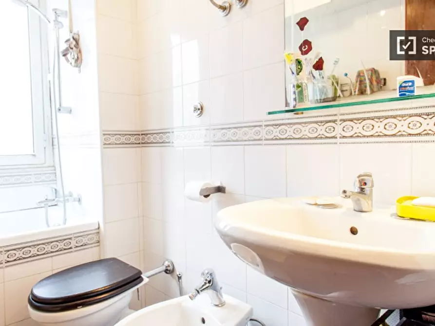 Immagine 14 di Camera condivisa in affitto  in Via Sagunto a Roma