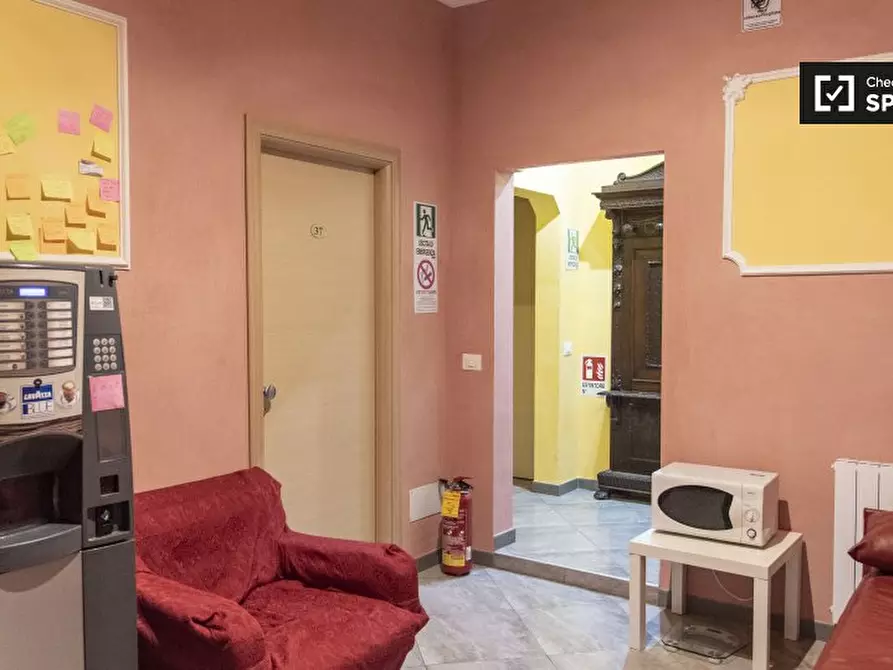 Immagine 15 di Camera condivisa in affitto  in Via Napoleone III a Roma