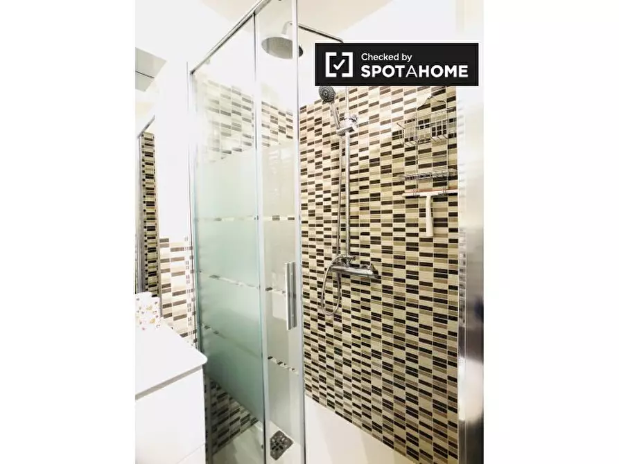 Immagine 5 di Camera condivisa in affitto  in Via Valdarno a Roma