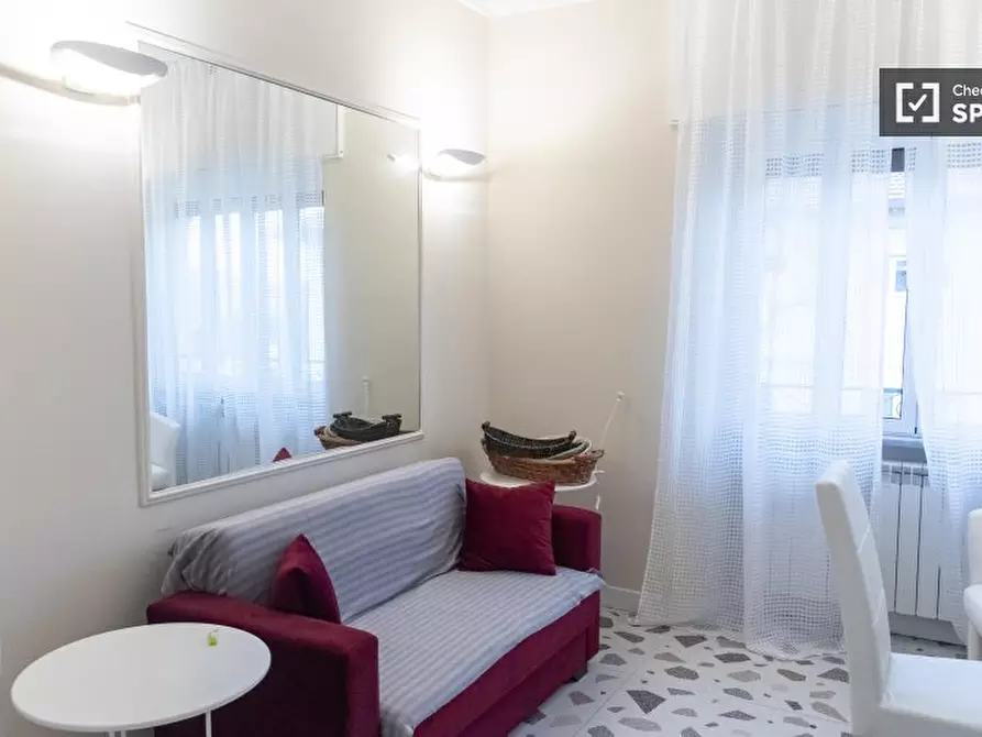 Immagine 17 di Camera condivisa in affitto  in Via Francesco Caracciolo a Roma