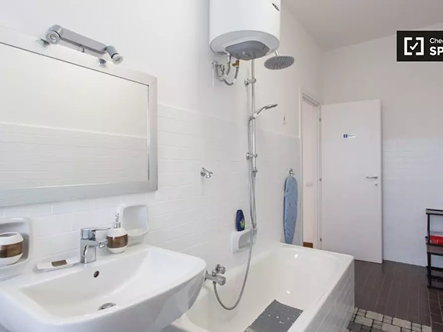 Immagine 10 di Camera condivisa in affitto  in Via delle Acacie a Buccinasco