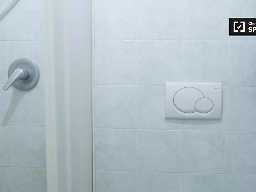 Immagine 8 di Camera condivisa in affitto  in Via Giuseppe Arimondi a Roma