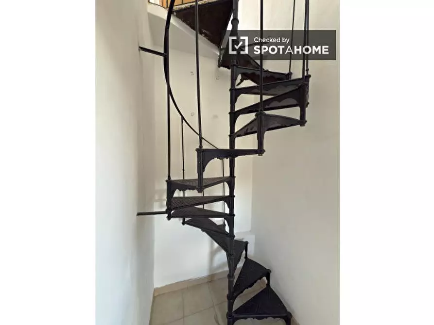 Immagine 7 di Camera condivisa in affitto  in P.za di Sant'Apollonia a Roma