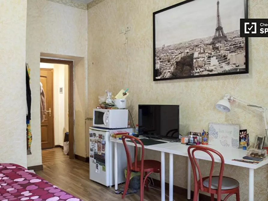 Immagine 5 di Camera condivisa in affitto  in Via Muzio Attendolo, 00176 Roma RM, Italy a Roma