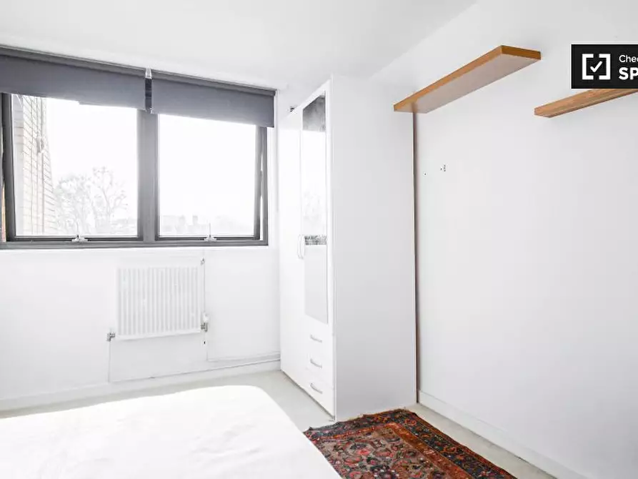 Immagine 2 di Camera condivisa in affitto  in Tavistock Cres a Kensington