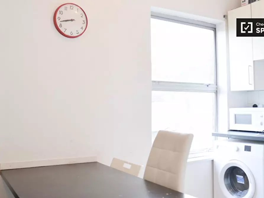 Immagine 15 di Appartamento in affitto  in Glengall Rd a Camden Town