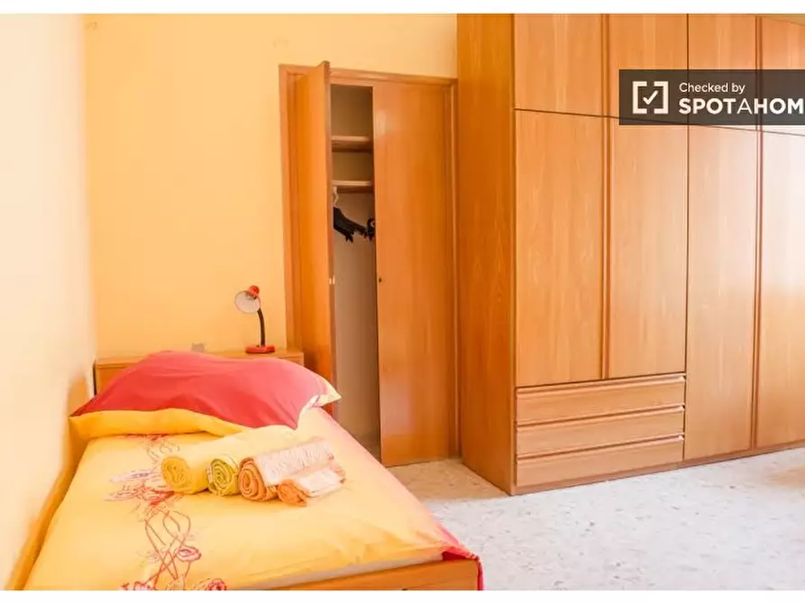 Immagine 2 di Camera condivisa in affitto  in Viale dello Scalo di San Lorenzo a Roma