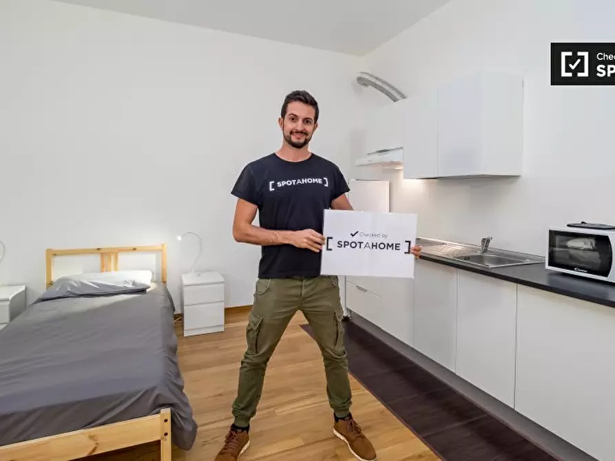 Immagine 8 di Ufficio in affitto  in Via Enrico Cosenz a Milano