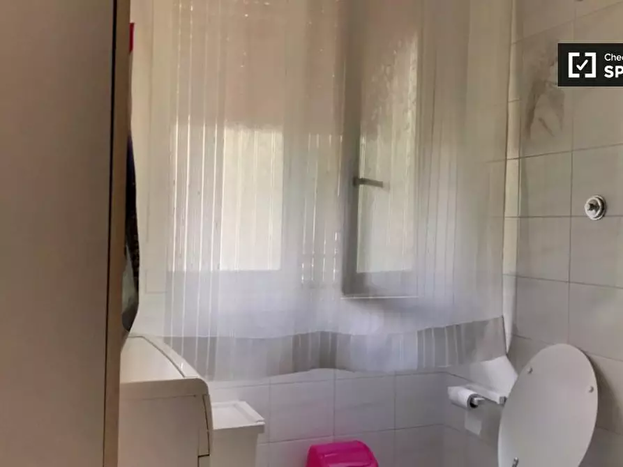 Immagine 15 di Camera condivisa in affitto  in Via Aquilonia, 00177 Roma RM, Italy a Roma