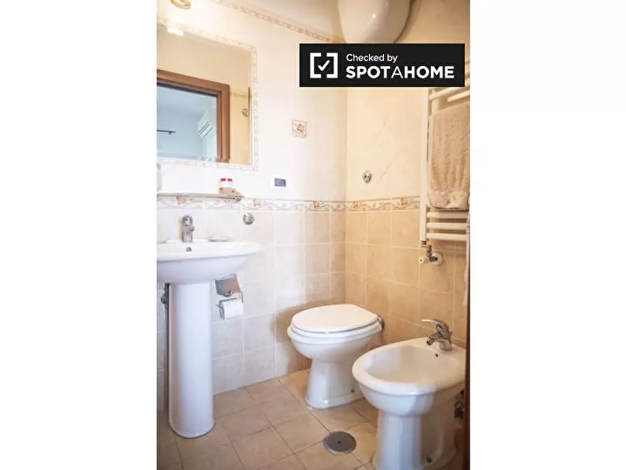 Immagine 19 di Camera condivisa in affitto  in Via Francesco Vettori a Roma