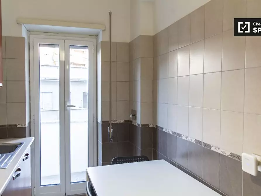 Immagine 17 di Camera condivisa in affitto  in Via Oderisi da Gubbio a Roma