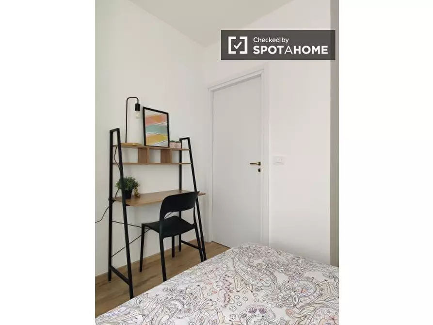 Immagine 5 di Camera condivisa in affitto  in Via Sebino a Milano