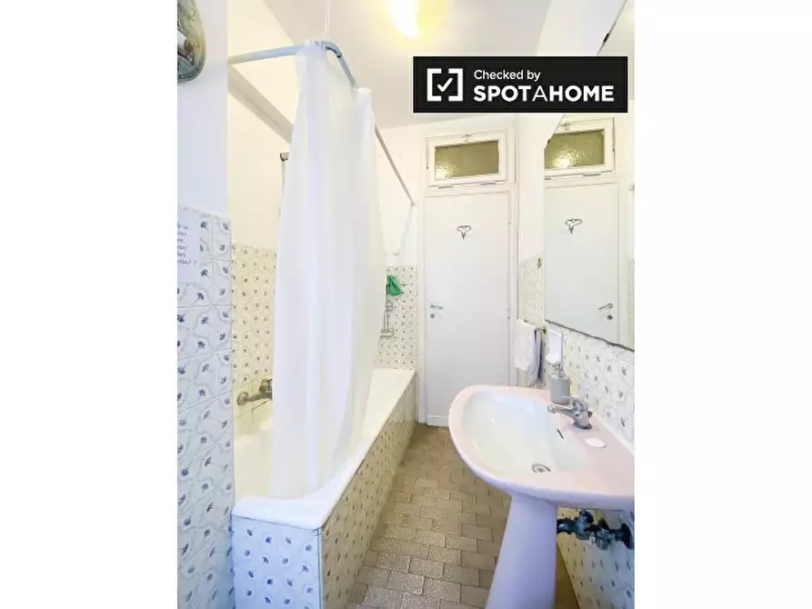 Immagine 18 di Camera condivisa in affitto  in Via Antonio Raimondi a Roma