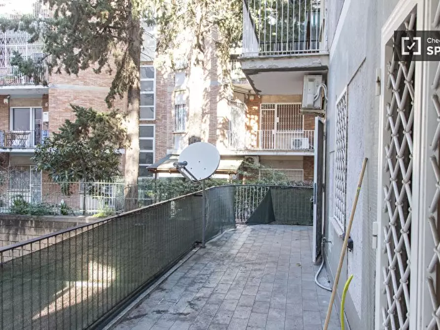 Immagine 12 di Camera condivisa in affitto  in Via Giuseppe Lorenzoni a Roma