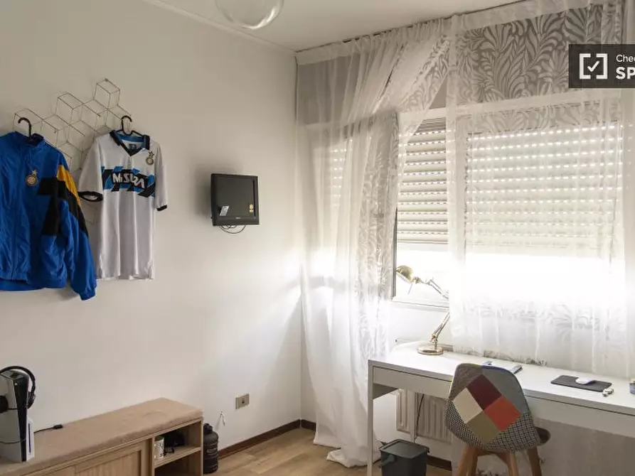 Immagine 2 di Camera condivisa in affitto  in Via Clemente Rebora a Roma