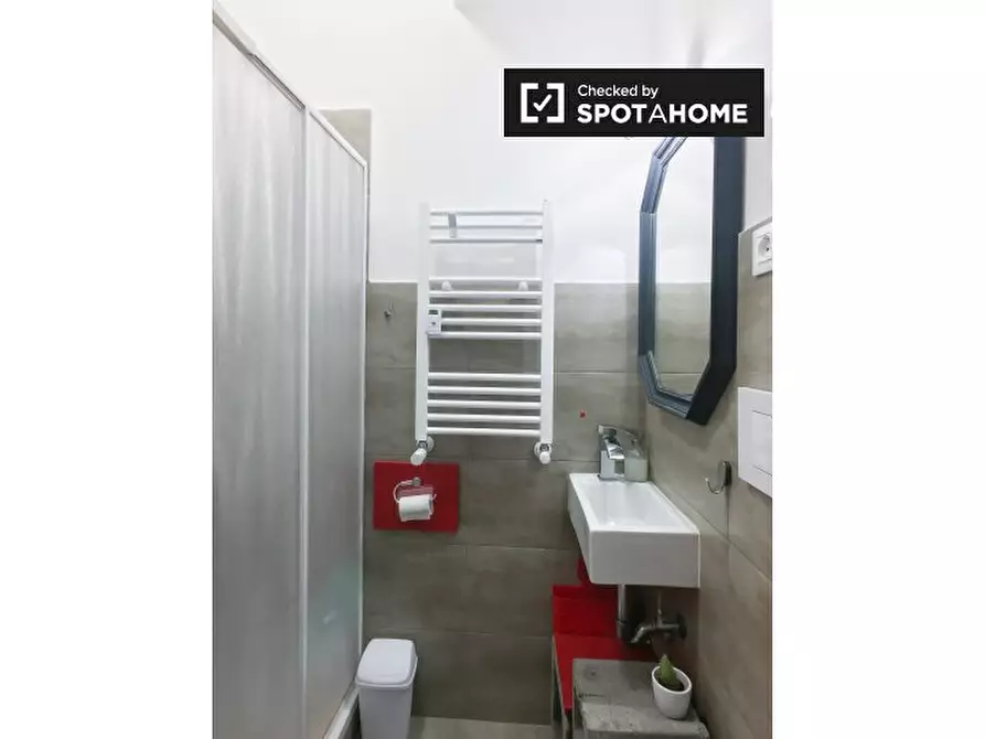 Immagine 4 di Camera condivisa in affitto  in Via Ettore Giovenale a Roma