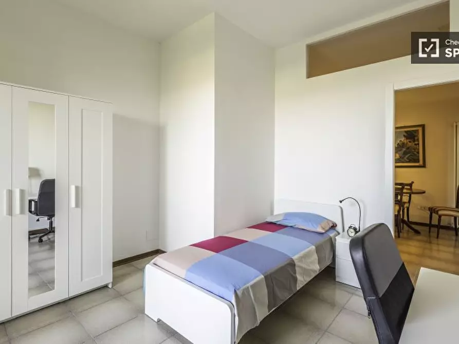 Immagine 2 di Camera condivisa in affitto  in Via S. Donato a Bologna