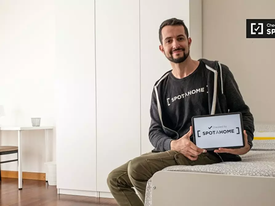 Immagine 5 di Camera condivisa in affitto  in Via Francesco dall'Ongaro a Milano