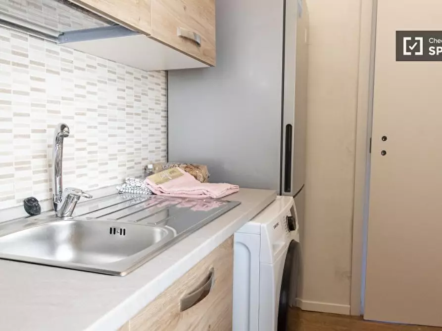 Immagine 7 di Camera condivisa in affitto  in Piazza Regina Margherita a Roma