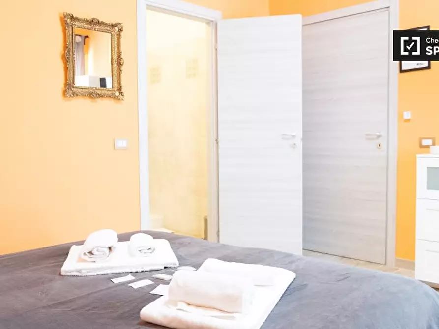 Immagine 3 di Camera condivisa in affitto  in Via Venzone a Roma