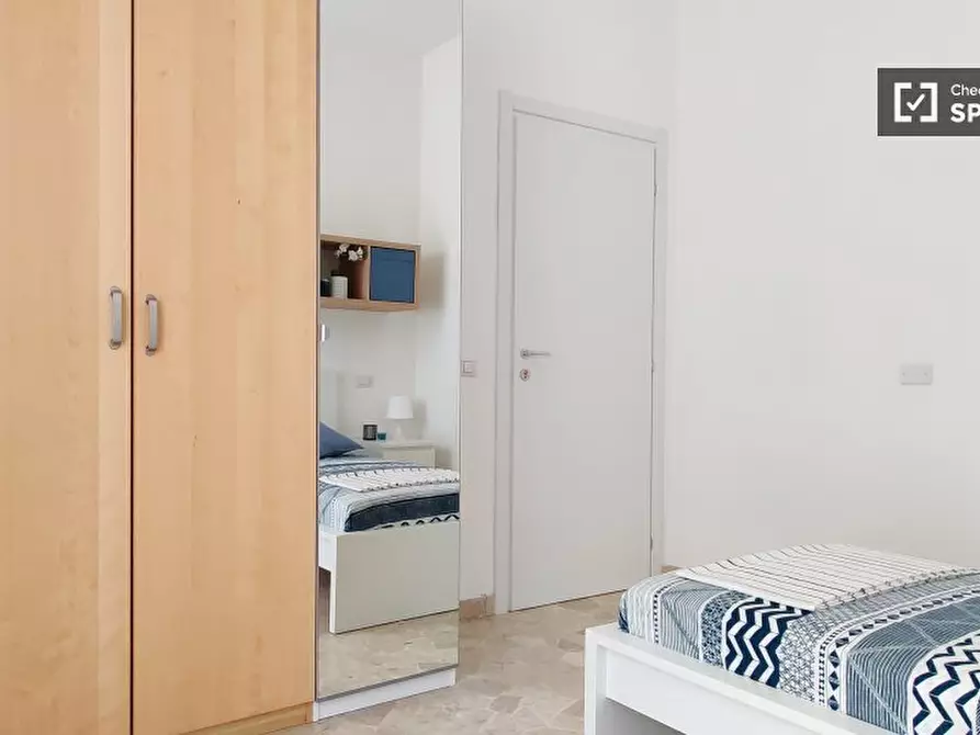 Immagine 3 di Camera condivisa in affitto  in Viale Coni Zugna a Milano