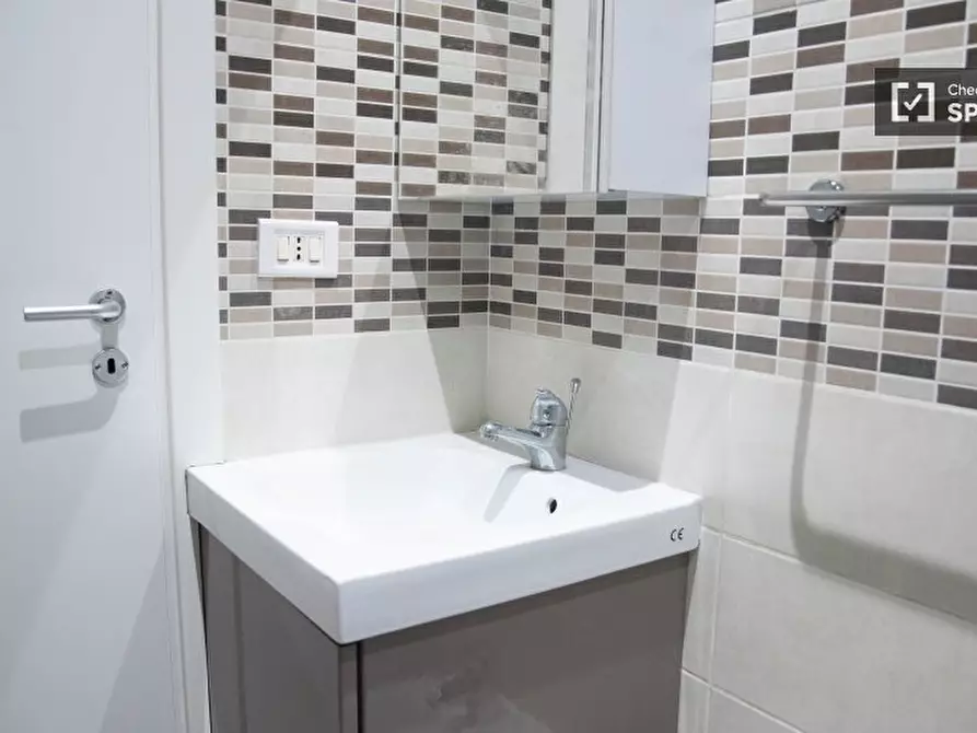 Immagine 7 di Camera condivisa in affitto  in Via Nino Oxilia a Roma