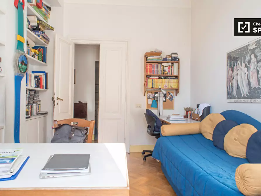 Immagine 4 di Camera condivisa in affitto  in Via Adige a Roma